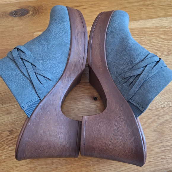 BOC BORN CONCEPT Clogs Womens Sz 8M Gray Faux Suede Block Heel Shoes Western - Picture 9 of 10
